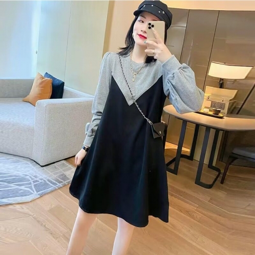 Color-blocked patchwork faux two-piece dress, loose fit, plus size, long sleeves, 2024 autumn new style, slimming and waist-cinching.