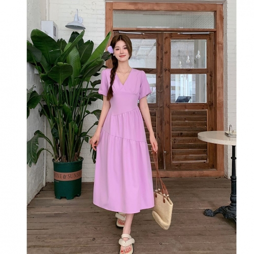 Real shot of a French purple dress for summer, a new style for women, with a gentle, high-waisted, slimming, puff sleeve long dress.