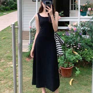 Real shot of a black inner strap slip dress for women, summer style, pure and sexy, high-quality A-line long dress, sleeveless dress. Real shot of a black inner strap slip dress for women, summer style, pure and sexy, high-quality A-line long dress, sleeveless dress.