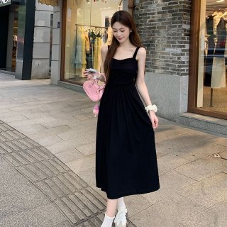 Real shot of plus-size women's French style black slip dress, elegant and slimming long dress for slightly chubby women.
