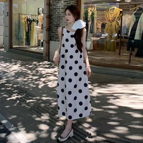 Real shot of a polka dot dress, new summer style, elegant retro sleeveless A-line long dress, loose and slimming vest dress. Real shot of a polka dot dress, new summer style, elegant retro sleeveless A-line long dress, loose and slimming vest dress.