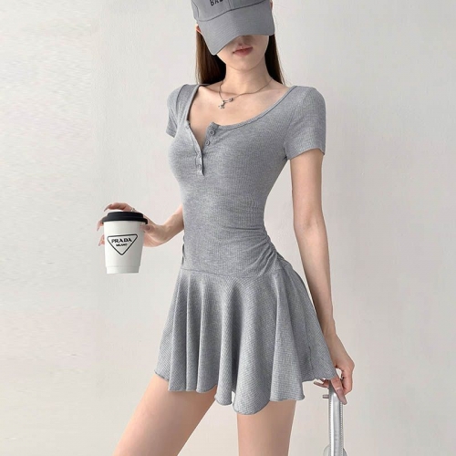 Grey U-neck short-sleeved dress for women, summer style, petite, fitted waist, short skirt, preppy, fashionable, youthful, A-line skirt
