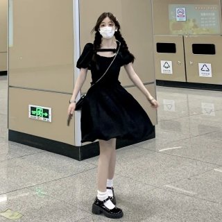 French little black dress, courtly style design, new summer 2025 style, waist-cinching, slimming, bow-tie short-sleeved jumpsuit