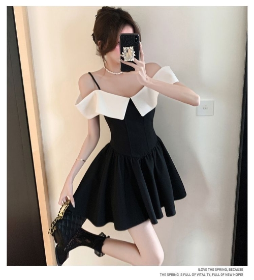 Niche and versatile 2025 summer new French-style elegant camisole, off-shoulder, waist-cinching, and incredibly beautiful.