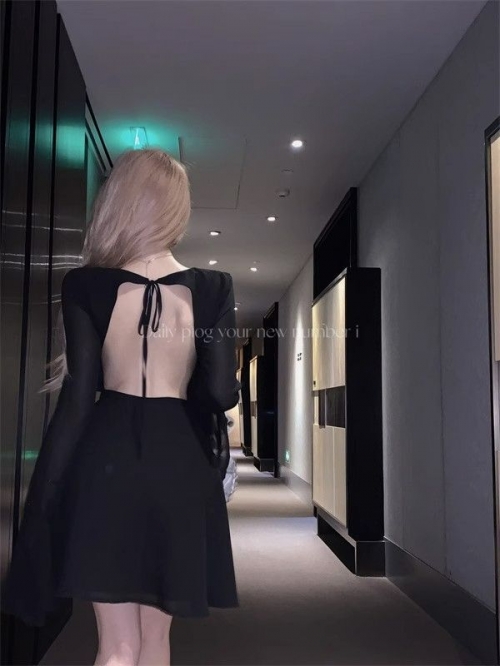 Women's backless dress, 2025 summer new style, French style, niche design, subtle details, long sleeves, elegant, slim fit, little black.