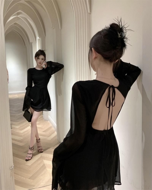 Black long-sleeved dress for women, summer French style, short skirt, A-line silhouette, backless design, elegant and sophisticated. Black long-sleeved dress for women, summer French style, short skirt, A-line silhouette, backless design, elegant and sophisticated.