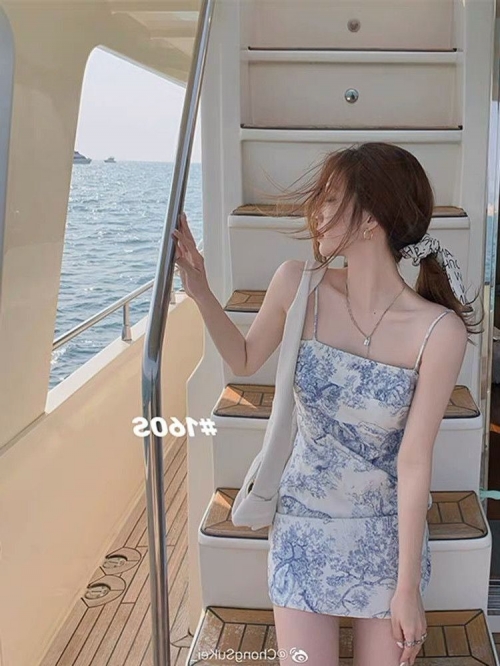 A-line or spaghetti strap dress, Hepburn style, elegant skirt, sexy summer bodycon skirt, midi skirt, short skirt. A-line or spaghetti strap dress, Hepburn style, elegant skirt, sexy summer bodycon skirt, midi skirt, short skirt.