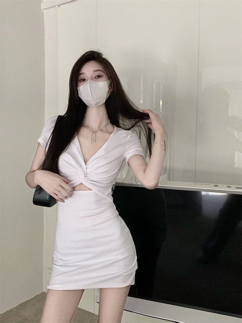 Sexy and sexy hollow-out V-neck short-sleeved dress for summer, white, elegant cross-over waist-cinching bodycon skirt. Sexy and sexy hollow-out V-neck short-sleeved dress for summer, white, elegant cross-over waist-cinching bodycon skirt.