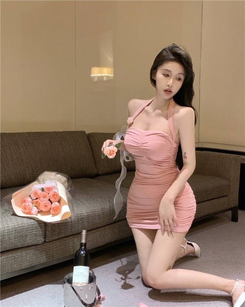 Pure and alluring halter neck backless sleeveless dress for women, new summer 2024 style, pink sexy short skirt, waist-cinching and hip-hugging.