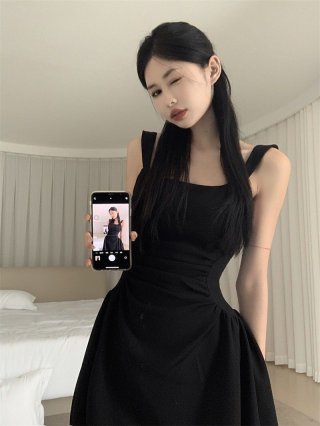 Hepburn-style little black dress, elegant vest dress, women's summer niche, waist-cinching, slimming suspender dress, A-line short skirt