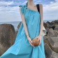 Sanya travel outfit photoshoot beach dress for petite women, super elegant and ethereal off-shoulder suspender dress for seaside vacation.