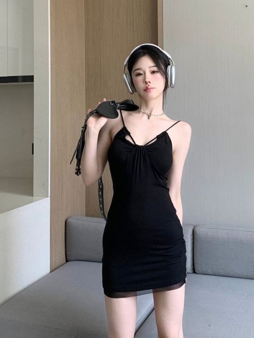 Women's summer sexy strapless dress with padded bra and mesh straps, featuring a unique and sexy design. Women's summer sexy strapless dress with padded bra and mesh straps, featuring a unique and sexy design.