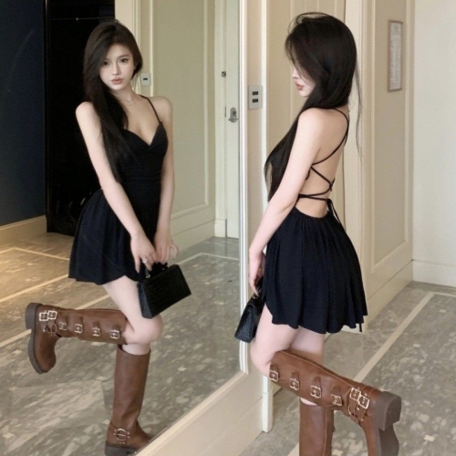 Sexy backless halter dress for women, summer style, sleeveless, high-waisted, slit, ballet-inspired, sexy lace-up pleated mini skirt Sexy backless halter dress for women, summer style, sleeveless, high-waisted, slit, ballet-inspired, sexy lace-up pleated mini skirt