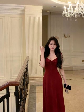 Gentle and elegant white spaghetti strap backless dress, perfect for summer 2025, ideal for beach vacations.