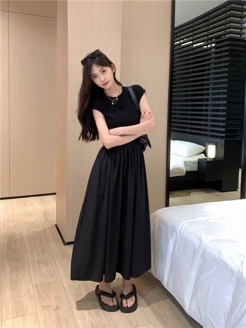 Black patchwork round neck short-sleeved dress, 2024 new style, women's summer, high-end and elegant, waist-cinching and slimming.