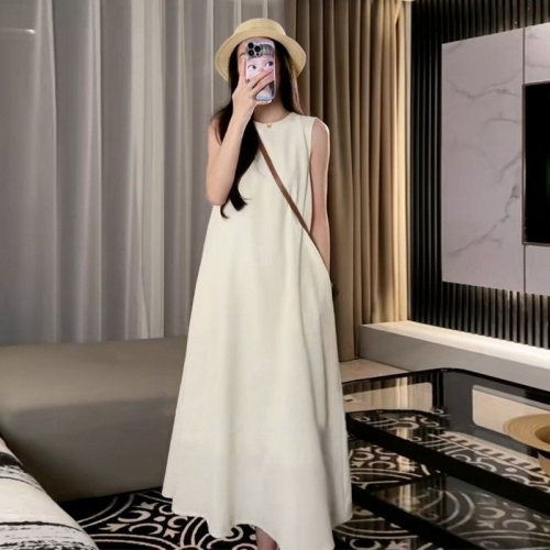 French Hepburn style elegant long dress for women, unique black sleeveless vest dress with open back for summer.