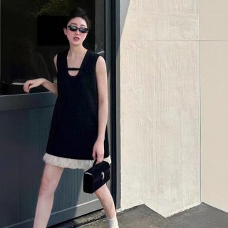 French-style sleeveless dress with cutouts, new summer style for 2025, elegant and loose fit, A-line silhouette. French-style sleeveless dress with cutouts, new summer style for 2025, elegant and loose fit, A-line silhouette.