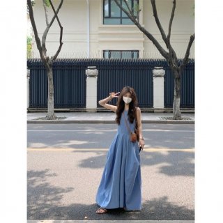 French-style resort-inspired elegant blue vest dress, new summer design, slimming A-line long skirt. French-style resort-inspired elegant blue vest dress, new summer design, slimming A-line long skirt.
