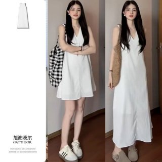 French-style white sleeveless tank dress for women, new summer 2025 style, high-end beachwear.