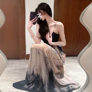 New Chinese style ink painting print dress, unique design, fitted waist, sexy V-neck front and back strap long dress, summer. New Chinese style ink painting print dress, unique design, fitted waist, sexy V-neck front and back strap long dress, summer.