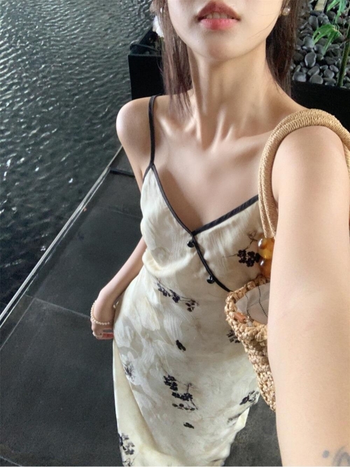 New Chinese style printed halter dress for women, summer new style, Chinese style button V-neck, waist-cinching, slimming, hip-hugging long dress. New Chinese style printed halter dress for women, summer new style, Chinese style button V-neck, waist-cinching, slimming, hip-hugging long dress.