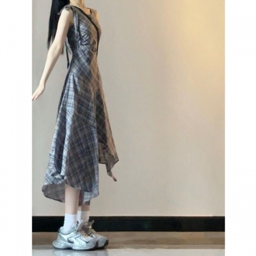 Retro plaid dress for women, summer style, waist-cinching vest dress, unique design, irregular A-line long skirt