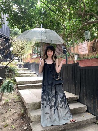 New Chinese style tie-dye floral print halter dress for women, summer design, loose long dress, elegant sleeveless A-line skirt. New Chinese style tie-dye floral print halter dress for women, summer design, loose long dress, elegant sleeveless A-line skirt.