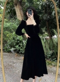 French-style square neck gold-trimmed velvet dress for women, new spring and autumn style, retro Hepburn style, paired with a black elegant midi skirt.