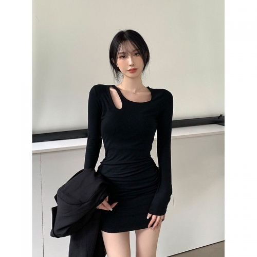 Sexy hollowed-out black long-sleeved dress for women, spring and autumn 2023 new style, hot girl tight-fitting pleated base layer hip-hugging