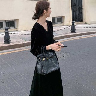 Early Autumn Women's Hepburn-style Little Black Dress Evening Gown with Coat Base Layer Black Velvet Dress for Autumn and Winter Early Autumn Women's Hepburn-style Little Black Dress Evening Gown with Coat Base Layer Black Velvet Dress for Autumn and Winter