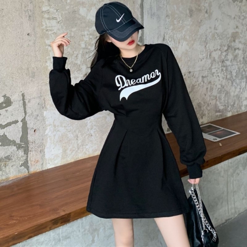Long-sleeved black letter-print sweatshirt dress, 2022 autumn/winter design, slimming waist, casual T-shirt