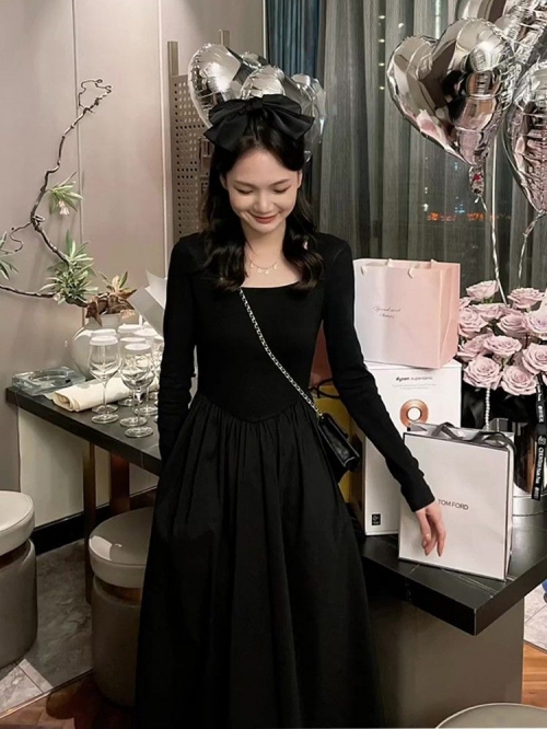 French-style square neck long-sleeved dress for women, autumn and winter, Hepburn style, versatile and slimming, knitted patchwork base long dress French-style square neck long-sleeved dress for women, autumn and winter, Hepburn style, versatile and slimming, knitted patchwork base long dress