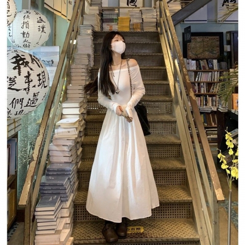 French Hepburn style off-shoulder patchwork dress for autumn, elegant and flattering, slimming and flattering, A-line long skirt. French Hepburn style off-shoulder patchwork dress for autumn, elegant and flattering, slimming and flattering, A-line long skirt.