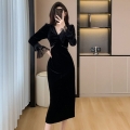 Black, high-end long-sleeved velvet dress for women, autumn style, V-neck, mesh, waist-revealing, slimming, hip-hugging, mid-length skirt with slit.