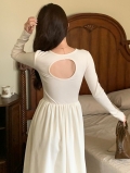 A stylish backless long-sleeved fitted dress for early autumn, exuding French elegance with a round neck and a pullover design.