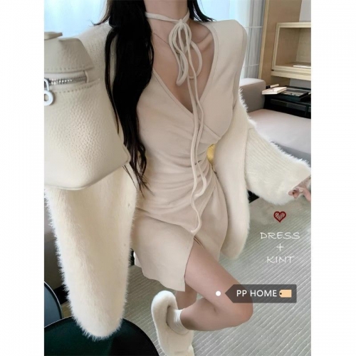 Gentle and sexy V-neck knitted dress, new autumn and winter style, elegant, slimming, waist-cinching, hip-hugging, long dress with ties.