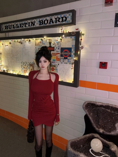 Pure and sexy two-piece halter-neck pleated bodycon dress, burgundy dress for Christmas and New Year's Eve parties