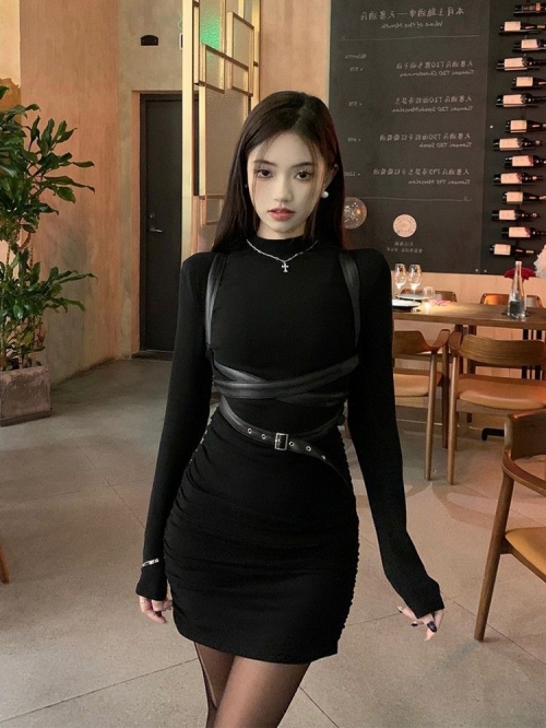 Black sexy hot girl dress for women, early autumn 2024 new style, inner layer, tight waist bag