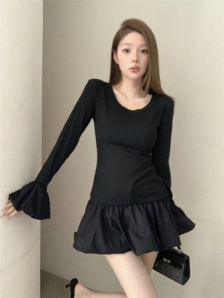 Black flared long-sleeved dress for women, new autumn/winter style, French round neck, slim fit, waist-cinching, tulip skirt. Black flared long-sleeved dress for women, new autumn/winter style, French round neck, slim fit, waist-cinching, tulip skirt.