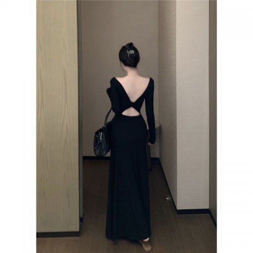 2024 New French Style Black Long-Sleeved Dress for Women, Early Autumn Design, High-End Sexy Backless Waist-Defining Style