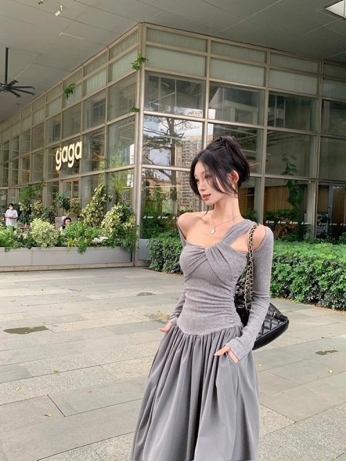 Grey off-shoulder long-sleeved dress for women, new autumn/winter style, French chic, slim fit, waist-cinching, A-line long skirt Grey off-shoulder long-sleeved dress for women, new autumn/winter style, French chic, slim fit, waist-cinching, A-line long skirt