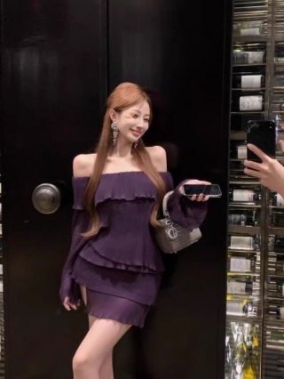 Purple off-the-shoulder long-sleeved dress for autumn, French-style niche design, sexy and elegant, slit skirt.