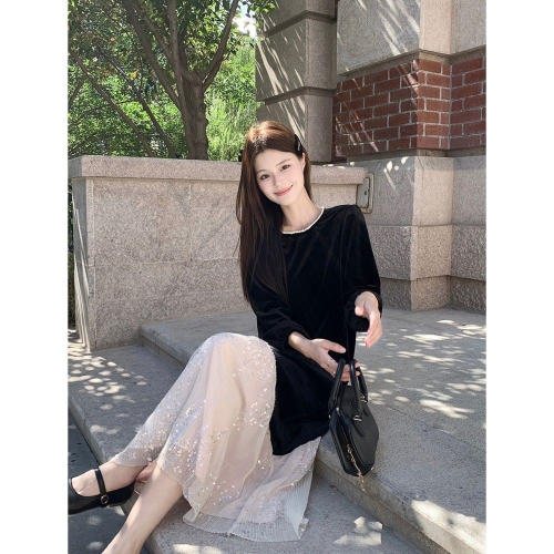 Hepburn-inspired two-piece sequined black velvet dress, irregular loose fit, slimming and flattering mesh maxi skirt