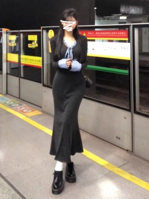 High-end gray long-sleeved knit dress for women, 2024 autumn/winter new style, waist-cinching, bodycon. High-end gray long-sleeved knit dress for women, 2024 autumn/winter new style, waist-cinching, bodycon.