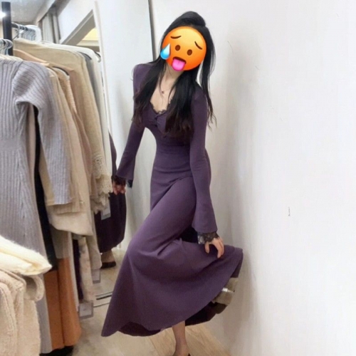 French-style lace V-neck purple dress for women, autumn/winter 2024 new style, bodycon and elegant.