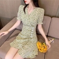 French-style women's dress, 2022 new summer style, short green dress with puff sleeves and small daisy print.