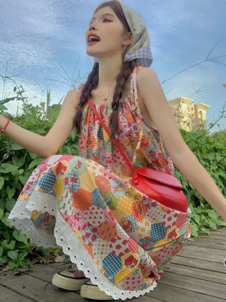 Floral print sundress for women, new summer style 2024, sweet, youthful, unique and super pretty, patchwork lace trim.