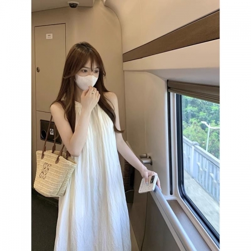 Sweet halter neck dress, fairy-like summer 2025 new style, white sleeveless dress, elegant and classy A-line. Sweet halter neck dress, fairy-like summer 2025 new style, white sleeveless dress, elegant and classy A-line.