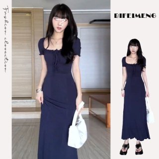 Navy blue square neck dress, 2024 summer style, sexy, slim waist, alluring, mom-style, bodycon, mermaid length. Navy blue square neck dress, 2024 summer style, sexy, slim waist, alluring, mom-style, bodycon, mermaid length.