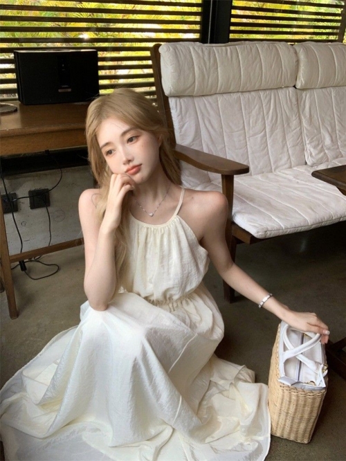 Black cropped vacation style dress, 2024 new design, slimming waist, sleeveless halter neck long dress for women.